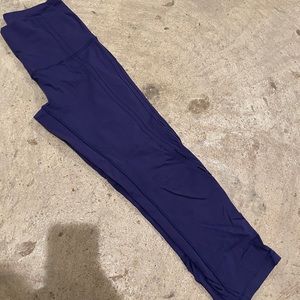 Lululemon Legging purple w/cut outs sz 6